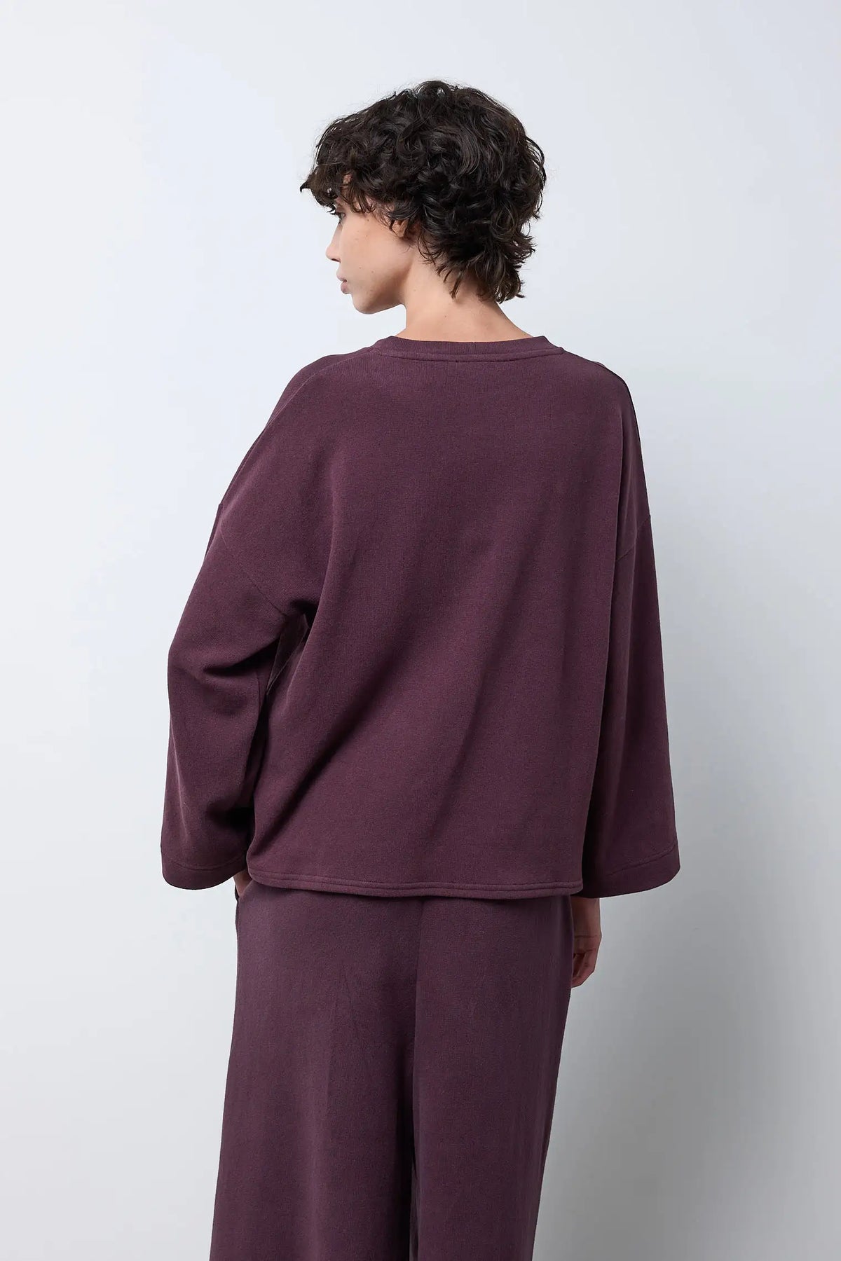 Maglia con tasca e maniche ampie