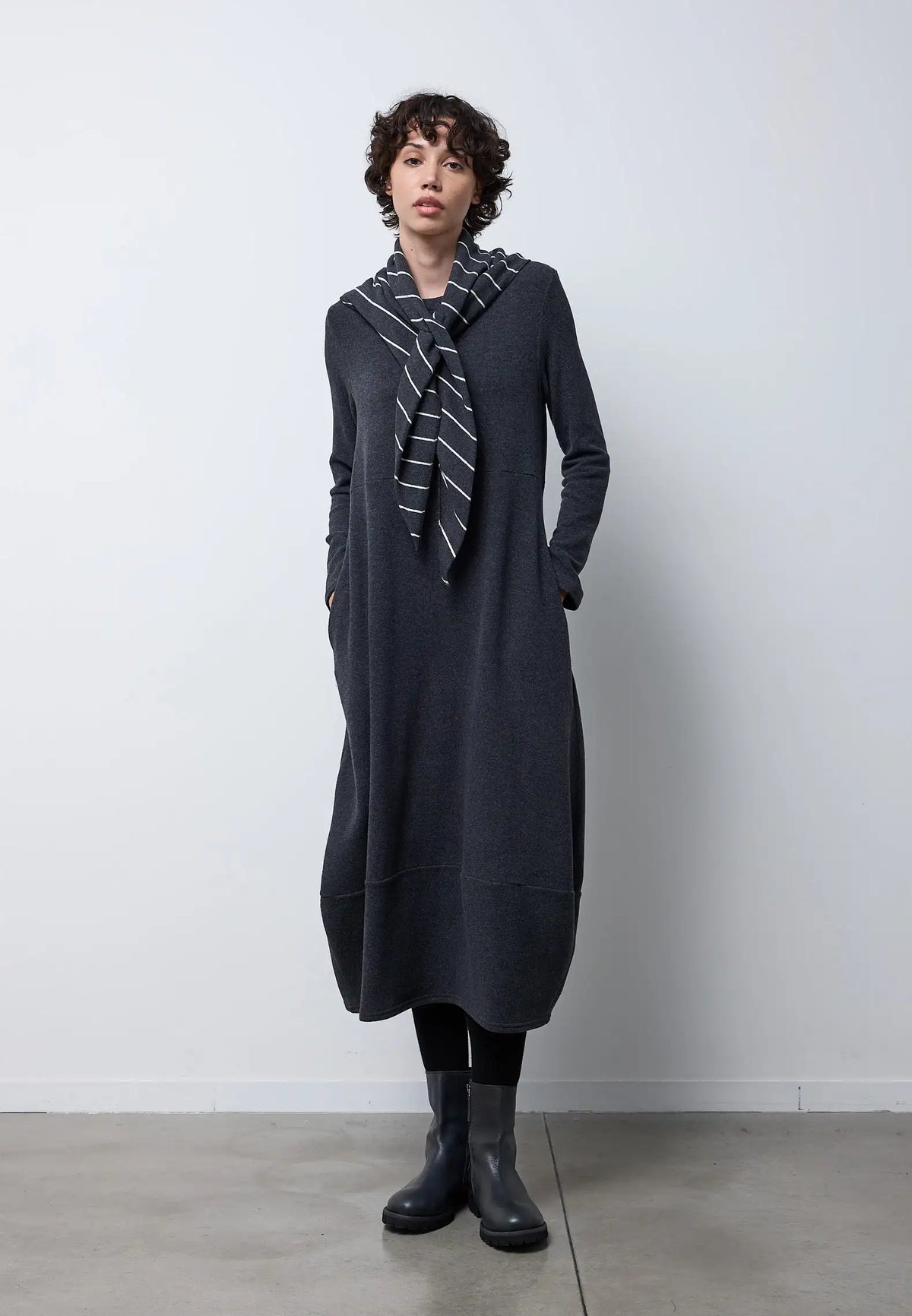 Sciarpa mini con asola — CARBONE