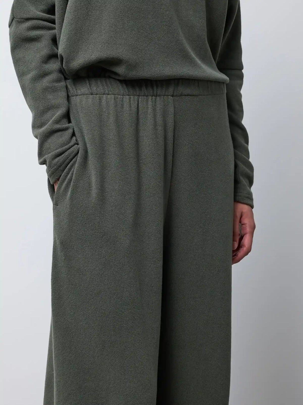Pantalone con riprese ed elastico in vita — FOREST