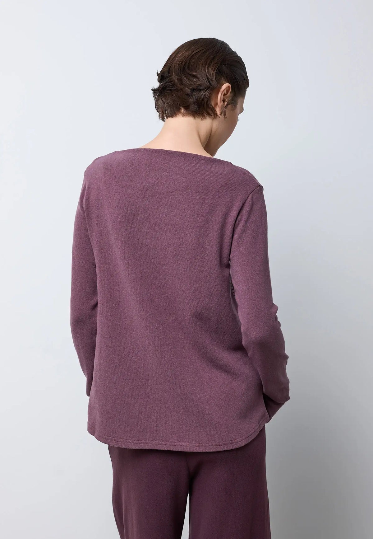 Maglia basica svasata con collo a barchetta