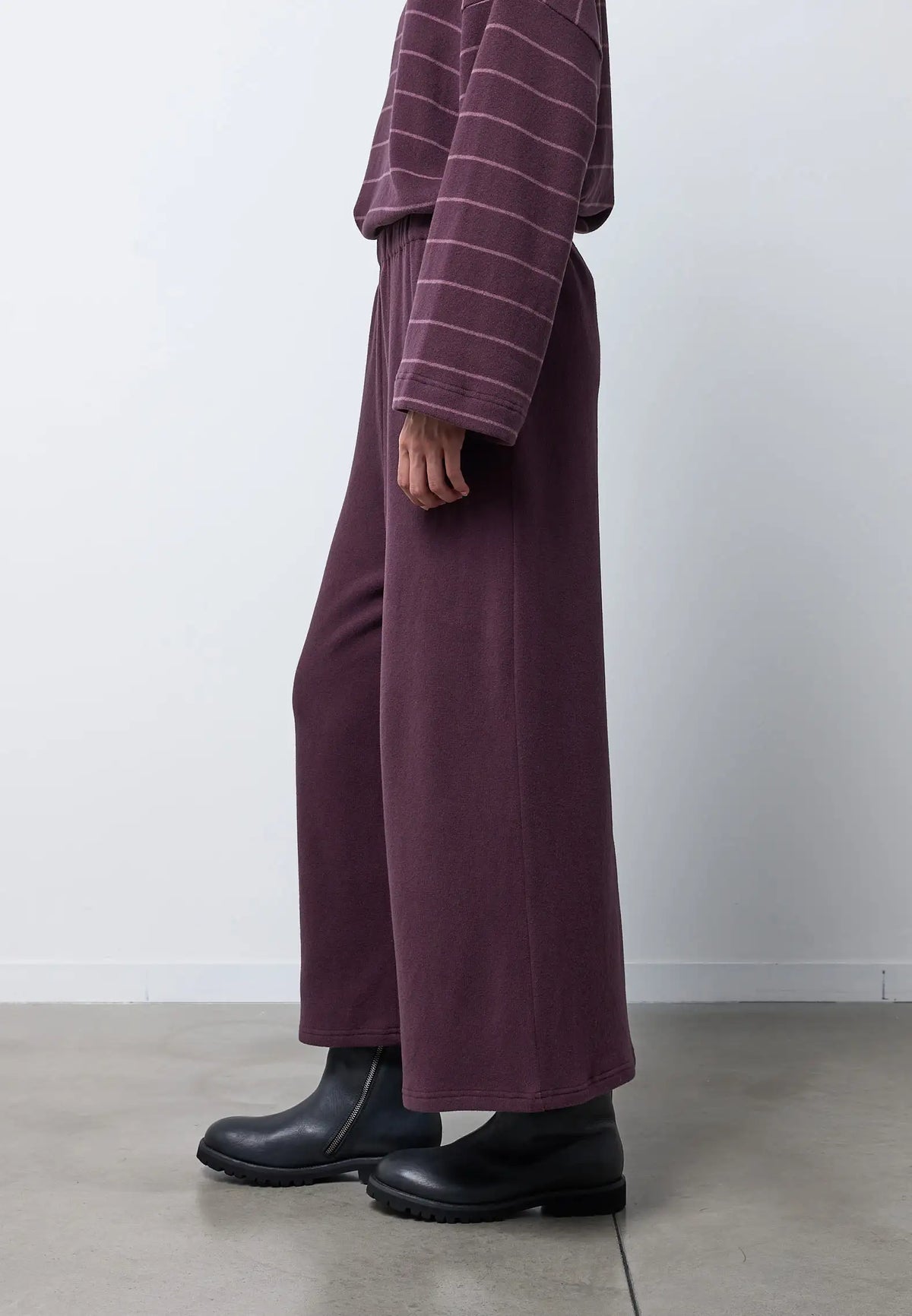 Pantalone con elastico in vita e gamba palazzo — FIG