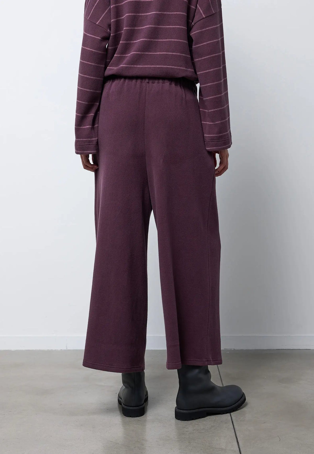 Pantalone con elastico in vita e gamba palazzo — FIG
