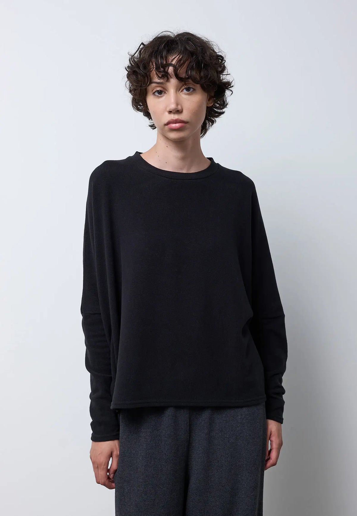 Maglia svasata girocollo in caldo cotone — NERO