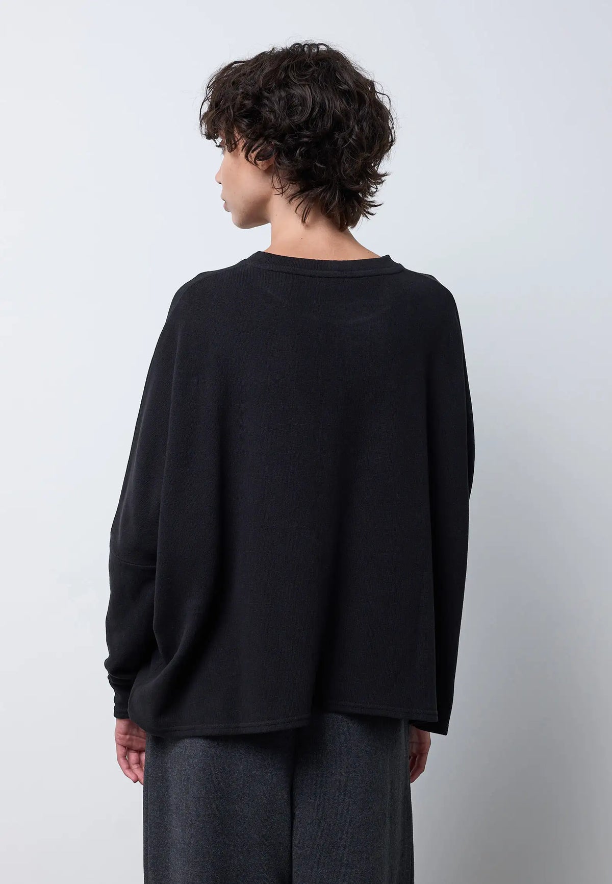 Maglia svasata girocollo in caldo cotone — NERO