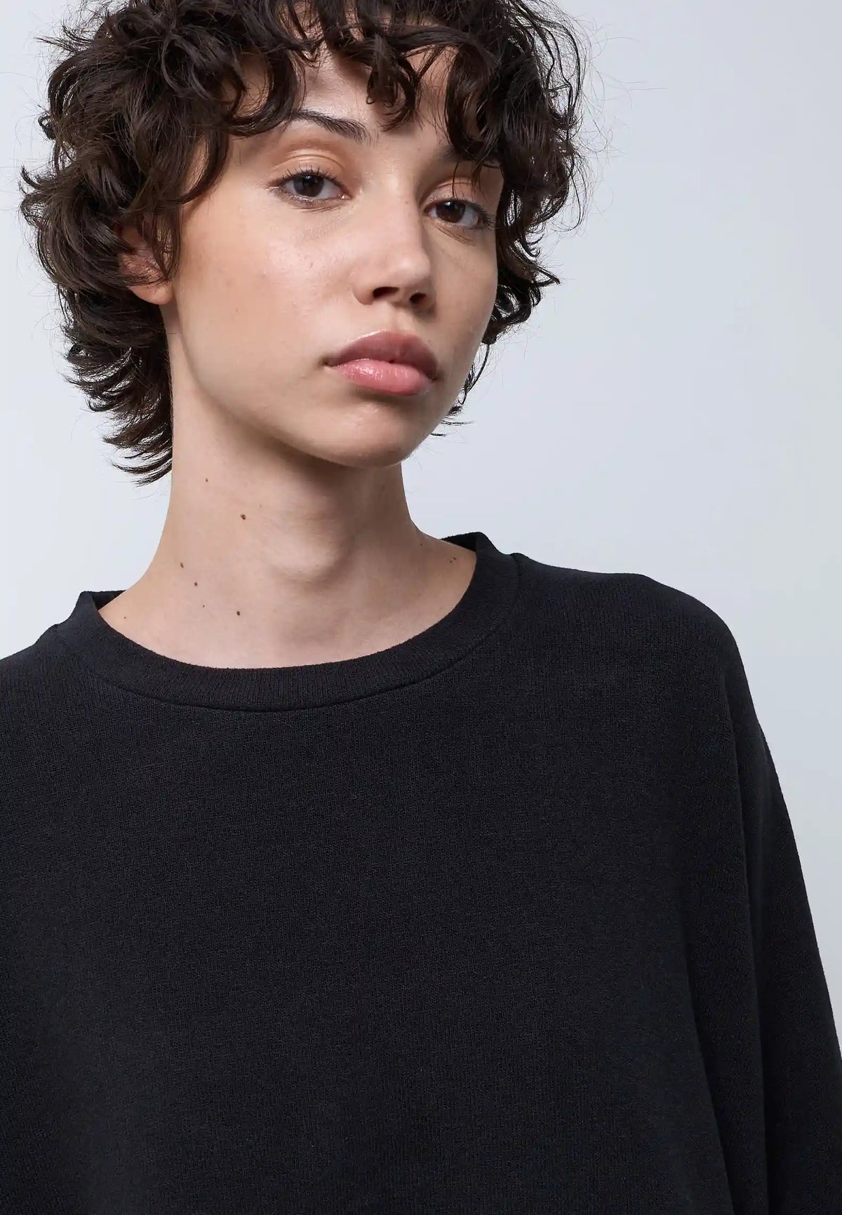 Maglia svasata girocollo in caldo cotone — NERO