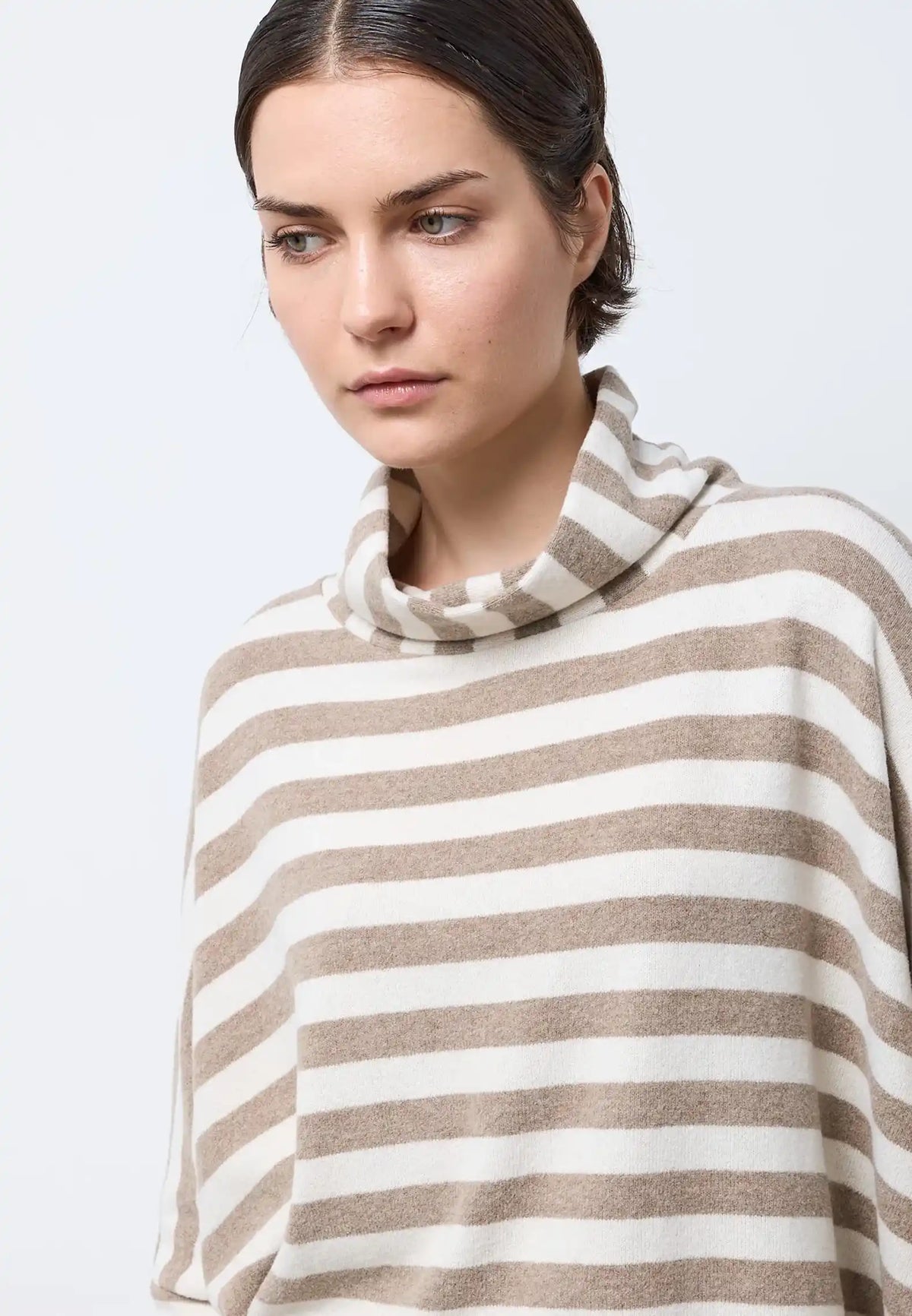 Maglia basic di forma quadrata con collo ad anello — IVORY