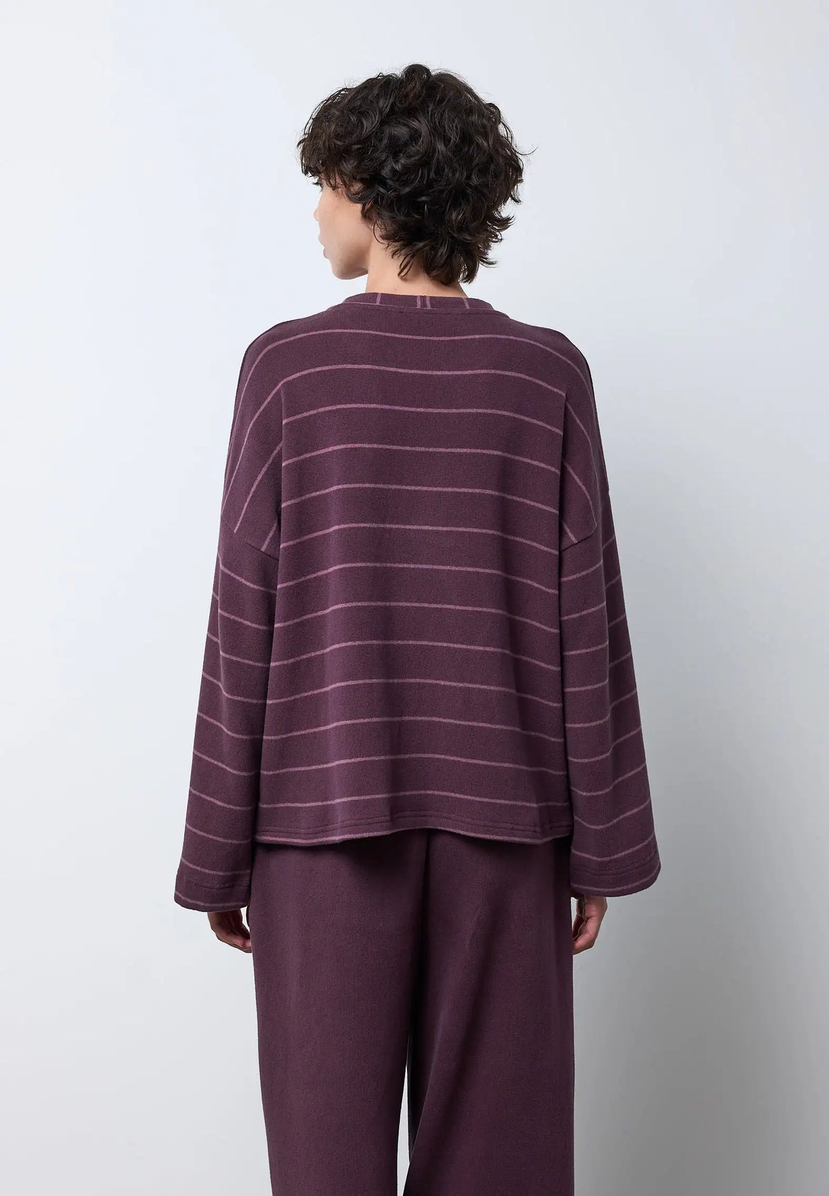 Maglia con tasca e maniche ampie — FIG