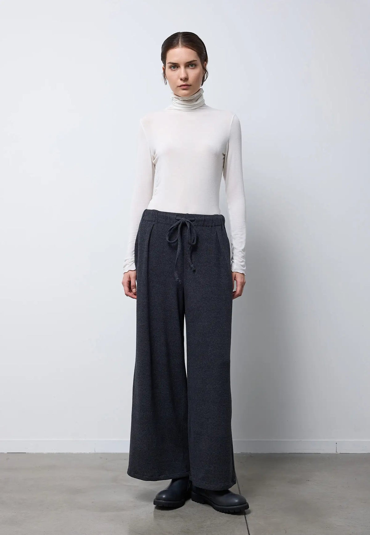 Pantalone ampio con coulisse — CARBONE
