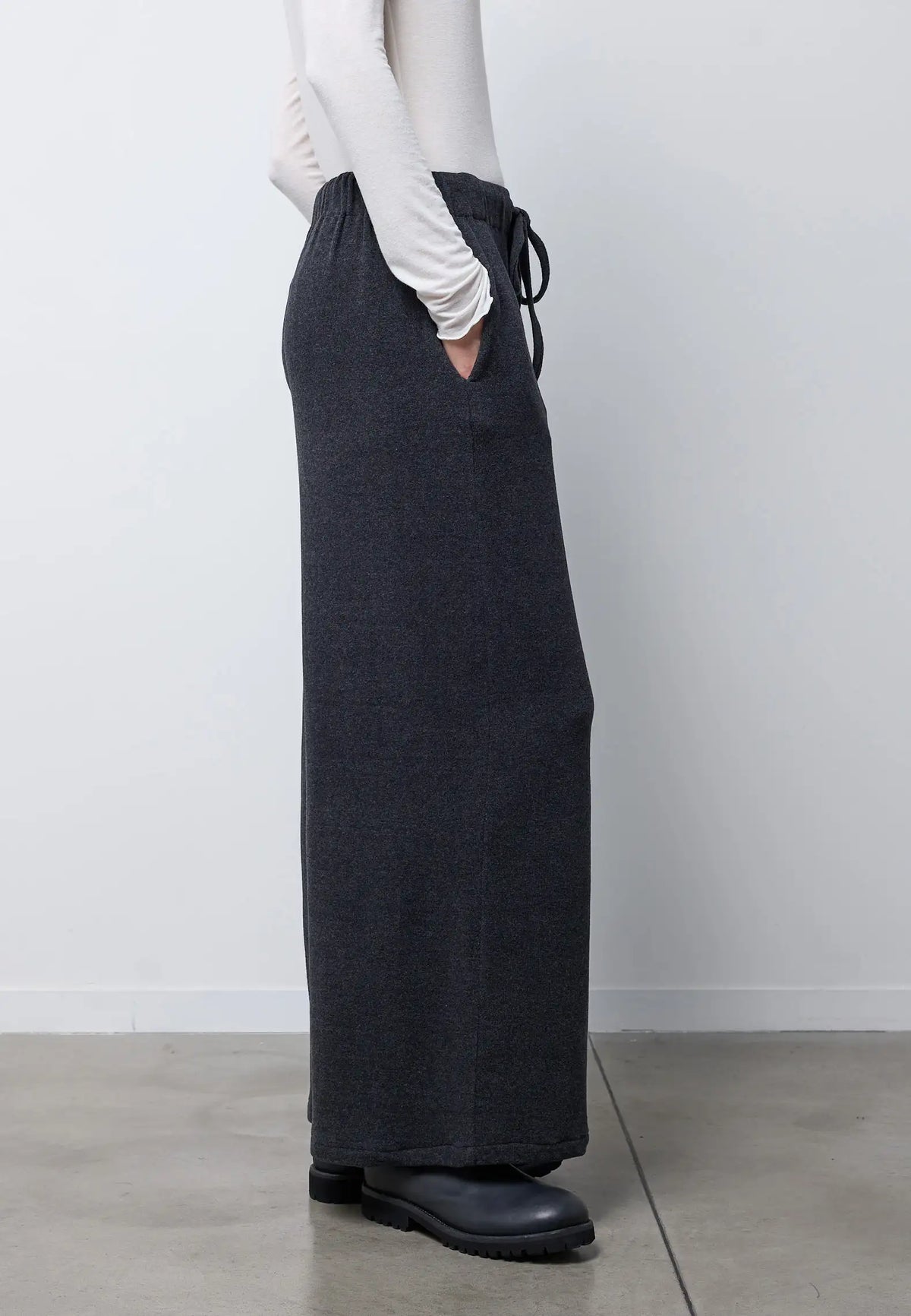 Pantalone ampio con coulisse — CARBONE