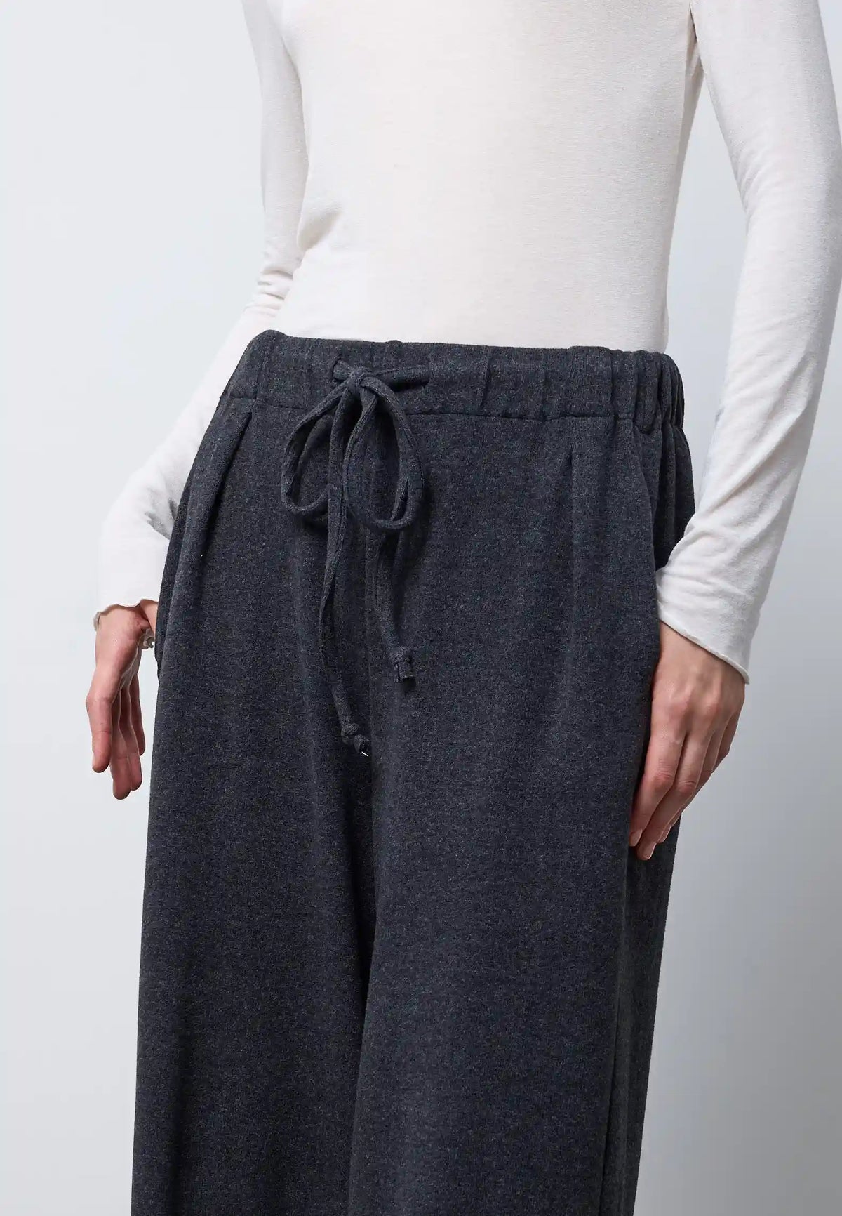 Pantalone ampio con coulisse — CARBONE