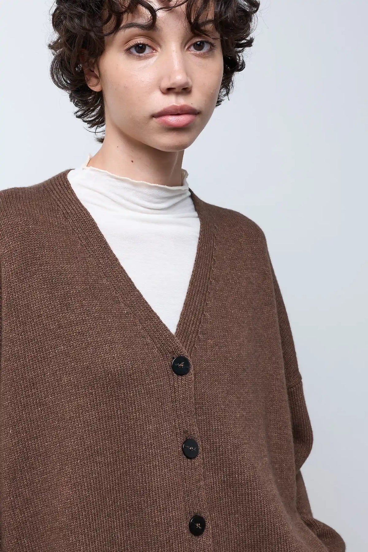 Cardigan scollo v con bottoni — CASTORO