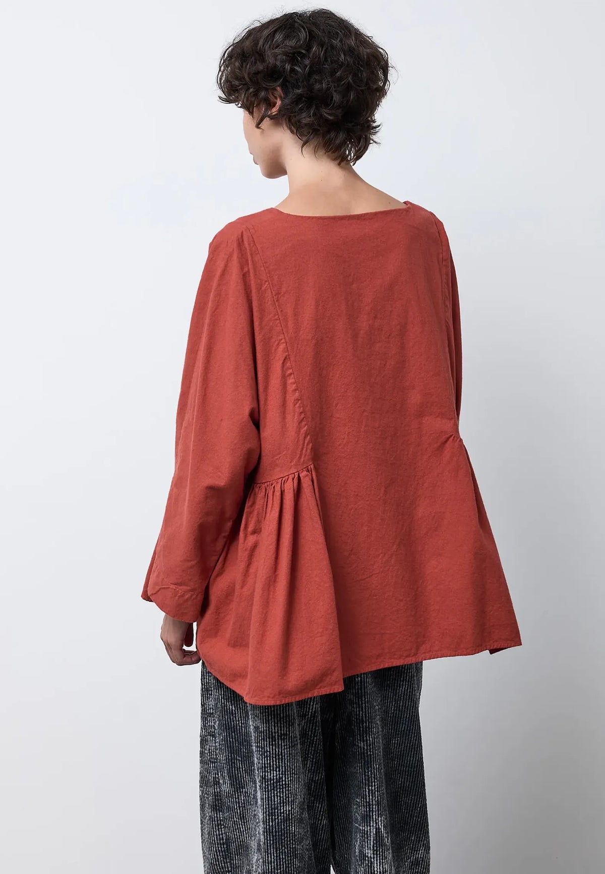 Blusa arricciata sul fianco — ROSSO