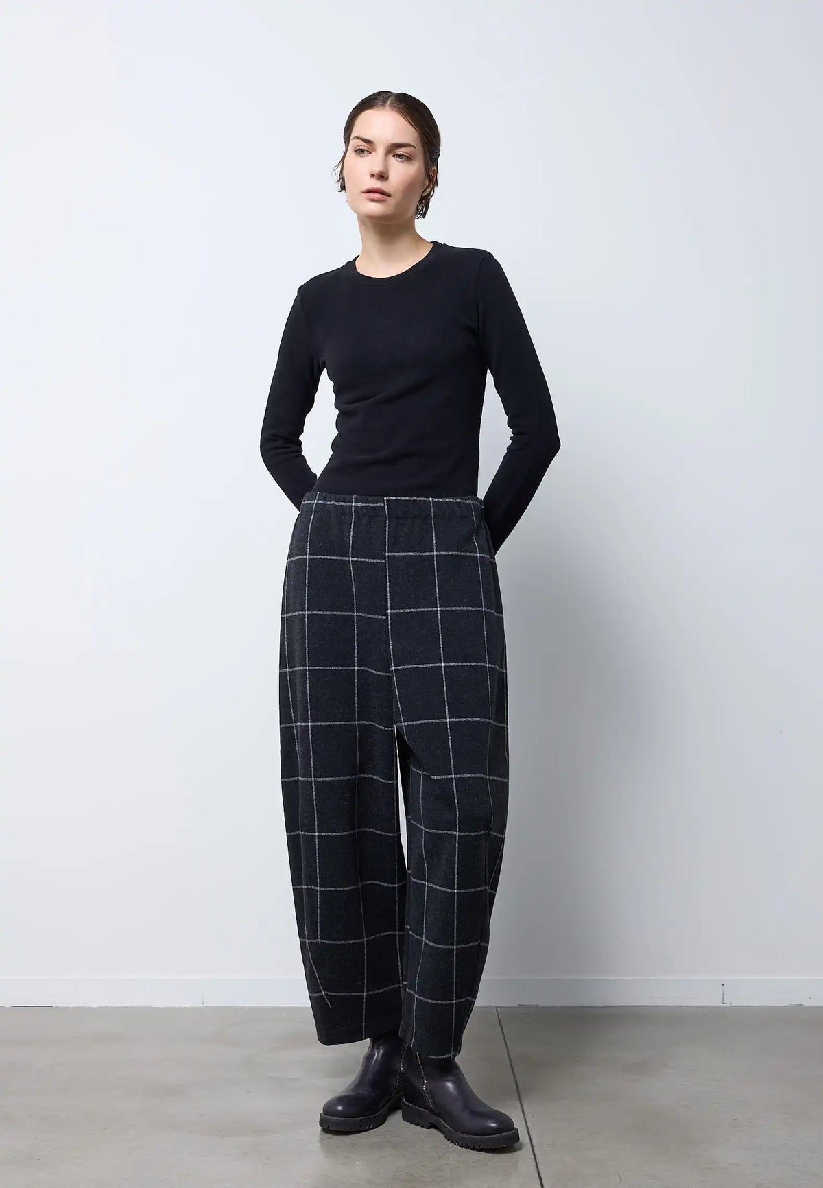 Pantalone easy con pinces sul fondo — BRUSH CHECK