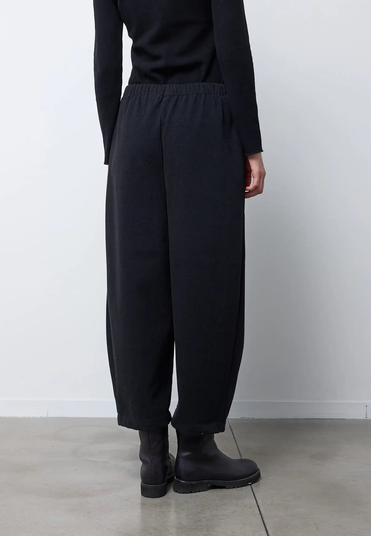 Pantalone easy con pinces sul fondo — BRUSH NERO