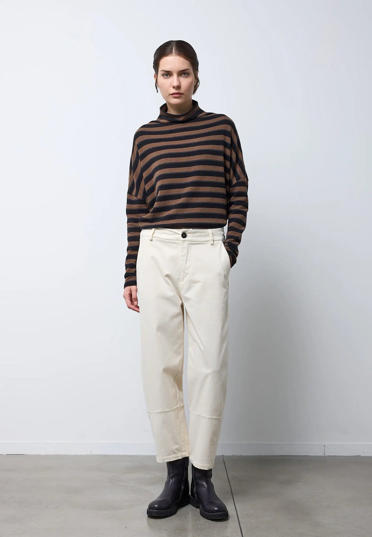 Pantalone con taglio fondo gamba — IVORY