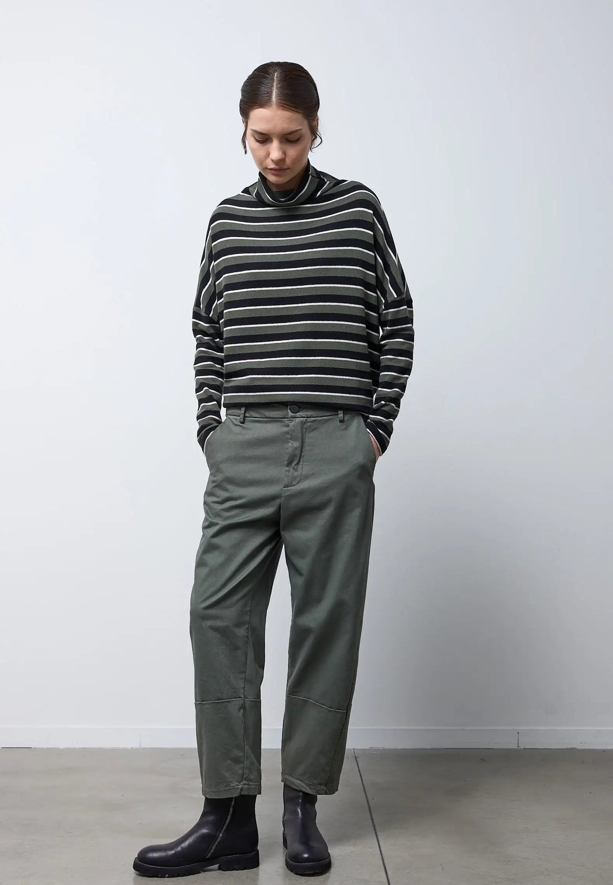 Pantalone con taglio fondo gamba — FOREST