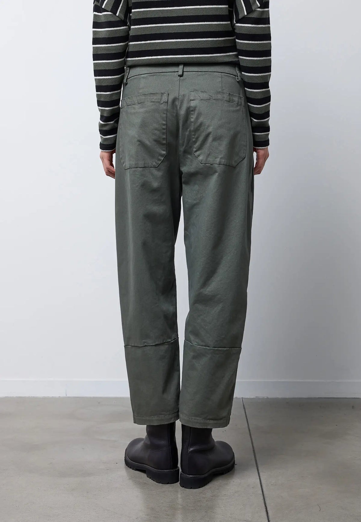 Pantalone con taglio fondo gamba — FOREST