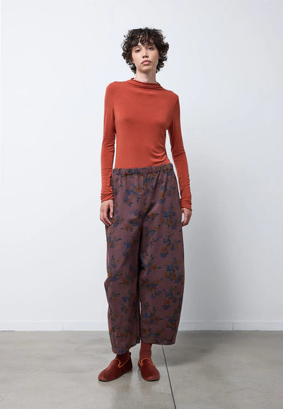 Pantalone easy fiori con pinces sul fondo — FIG