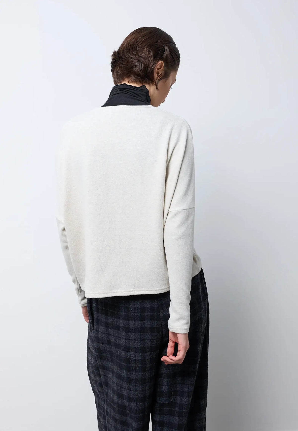 Cardigan corto scollato a v in morbido cotone — IVORY