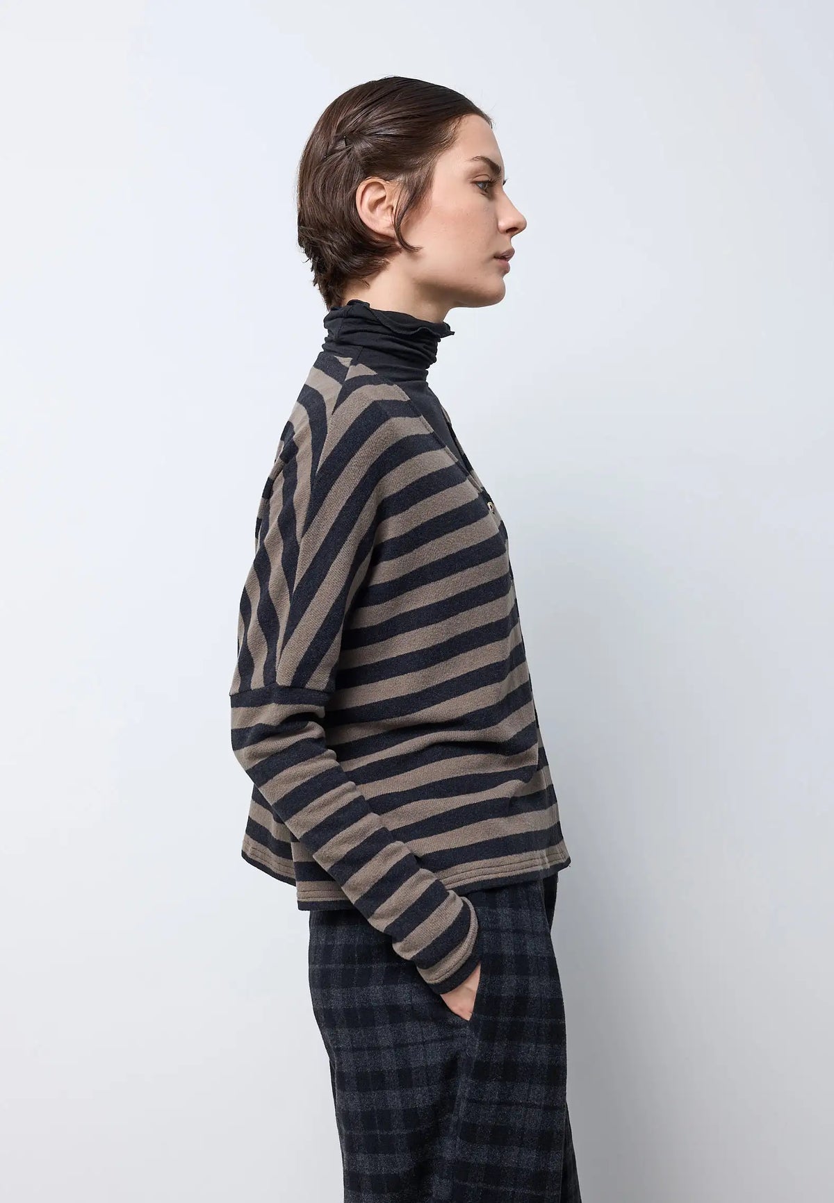 Cardigan corto scollato a v in morbido cotone — TWIG