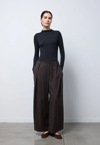 Pantalone barrel con pieghe — BROWN