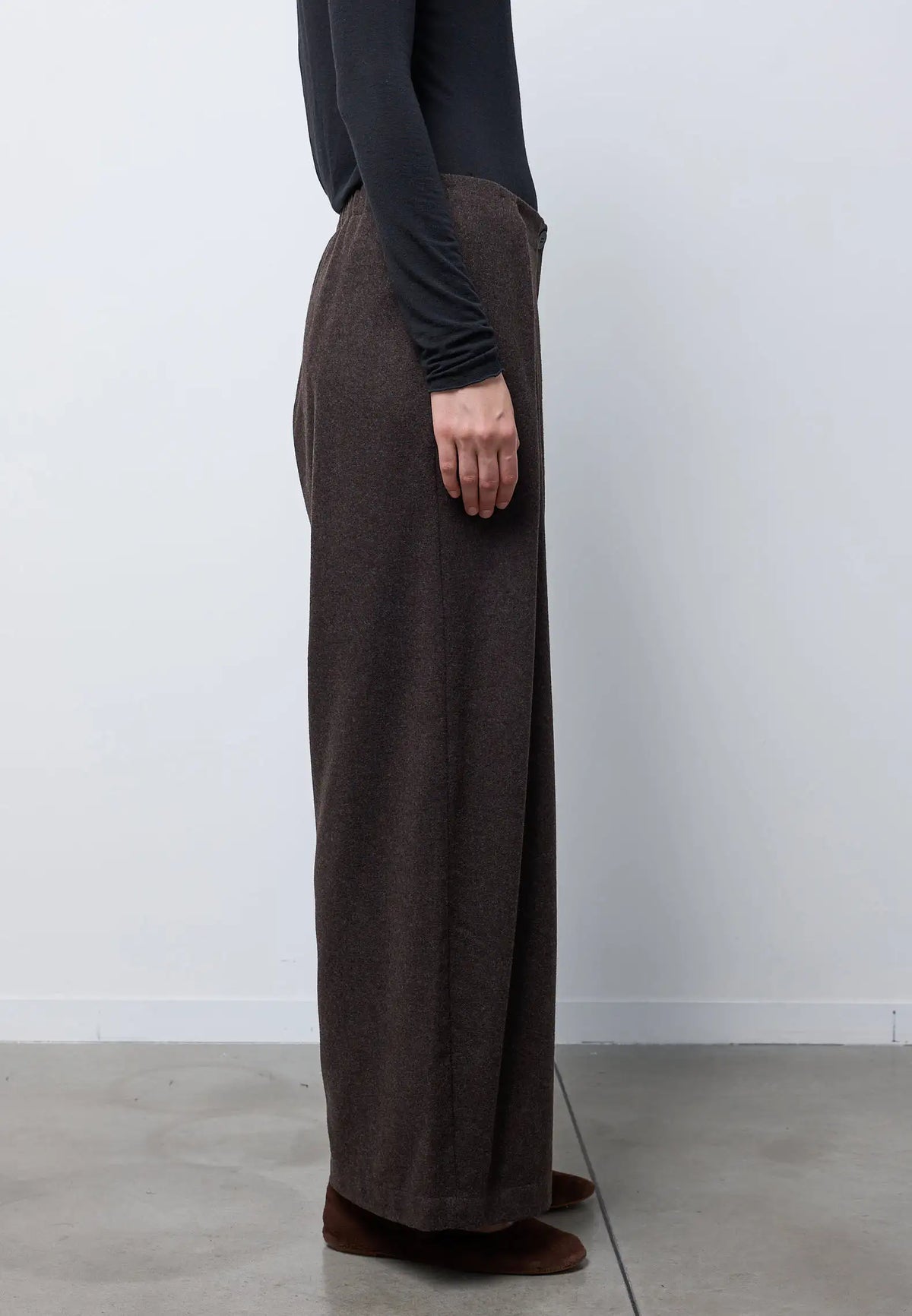 Pantalone barrel con pieghe — BROWN