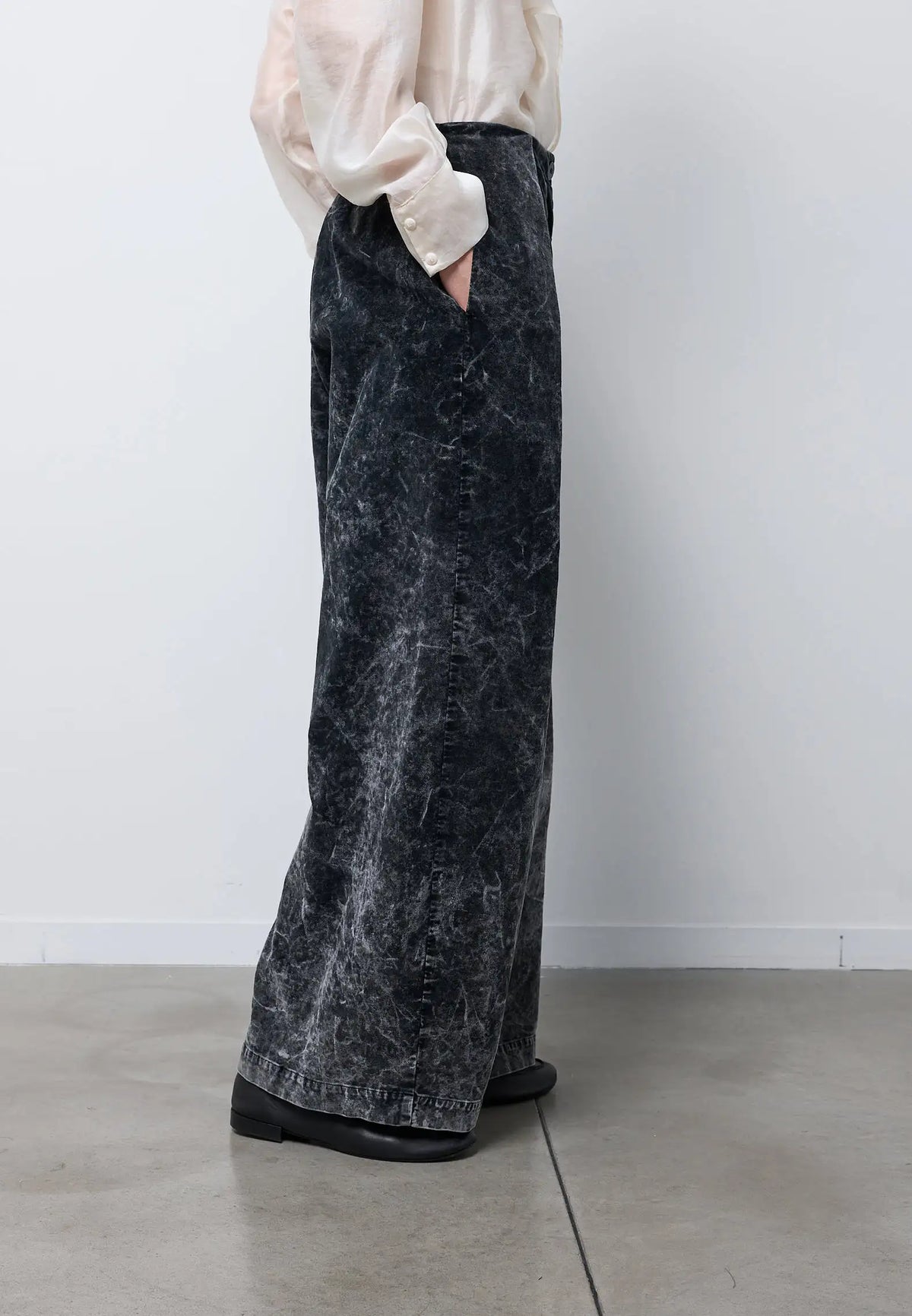 Pantalone barrel con pieghe — CHARCOAL