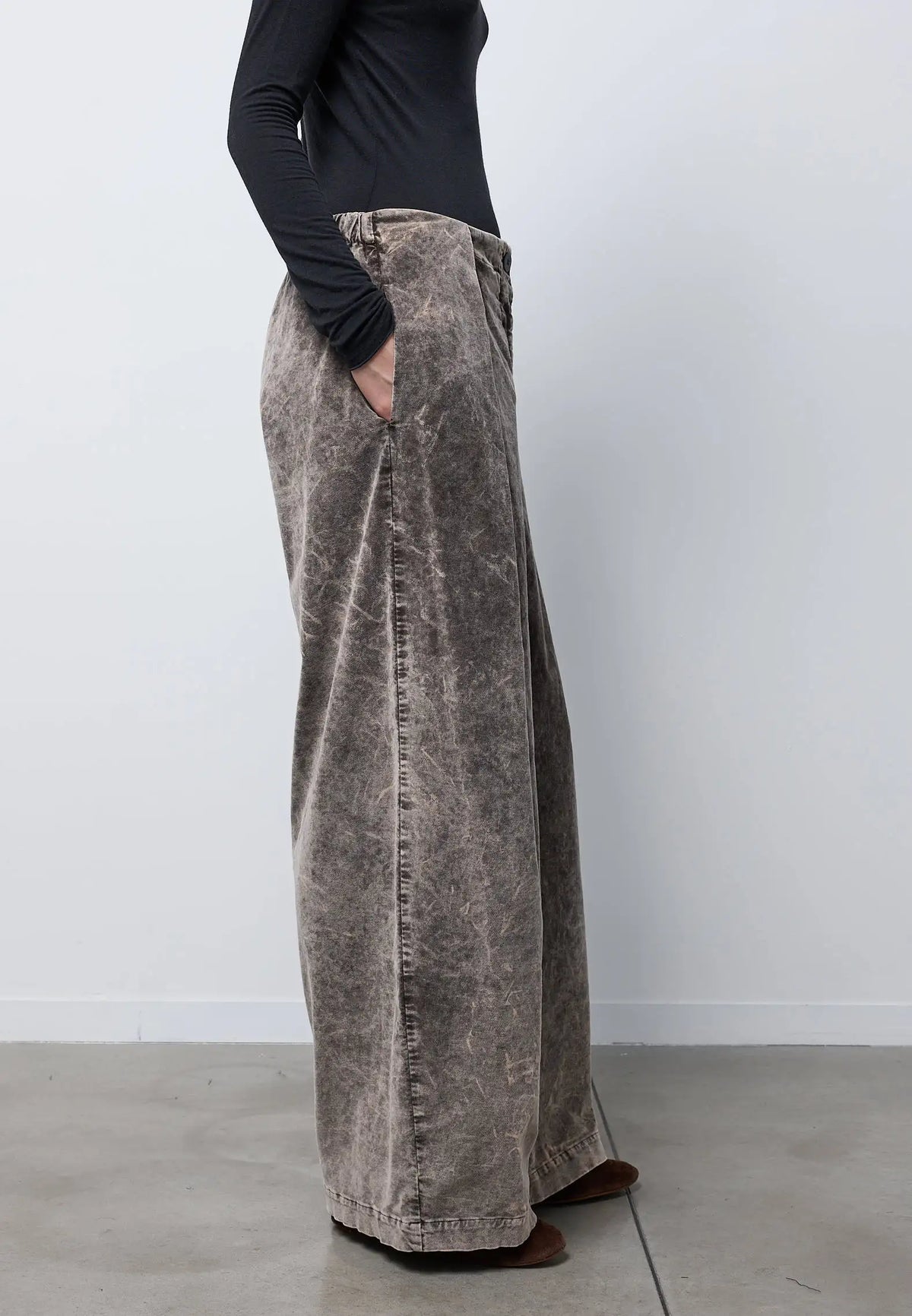 Pantalone barrel con pieghe — MAUVE
