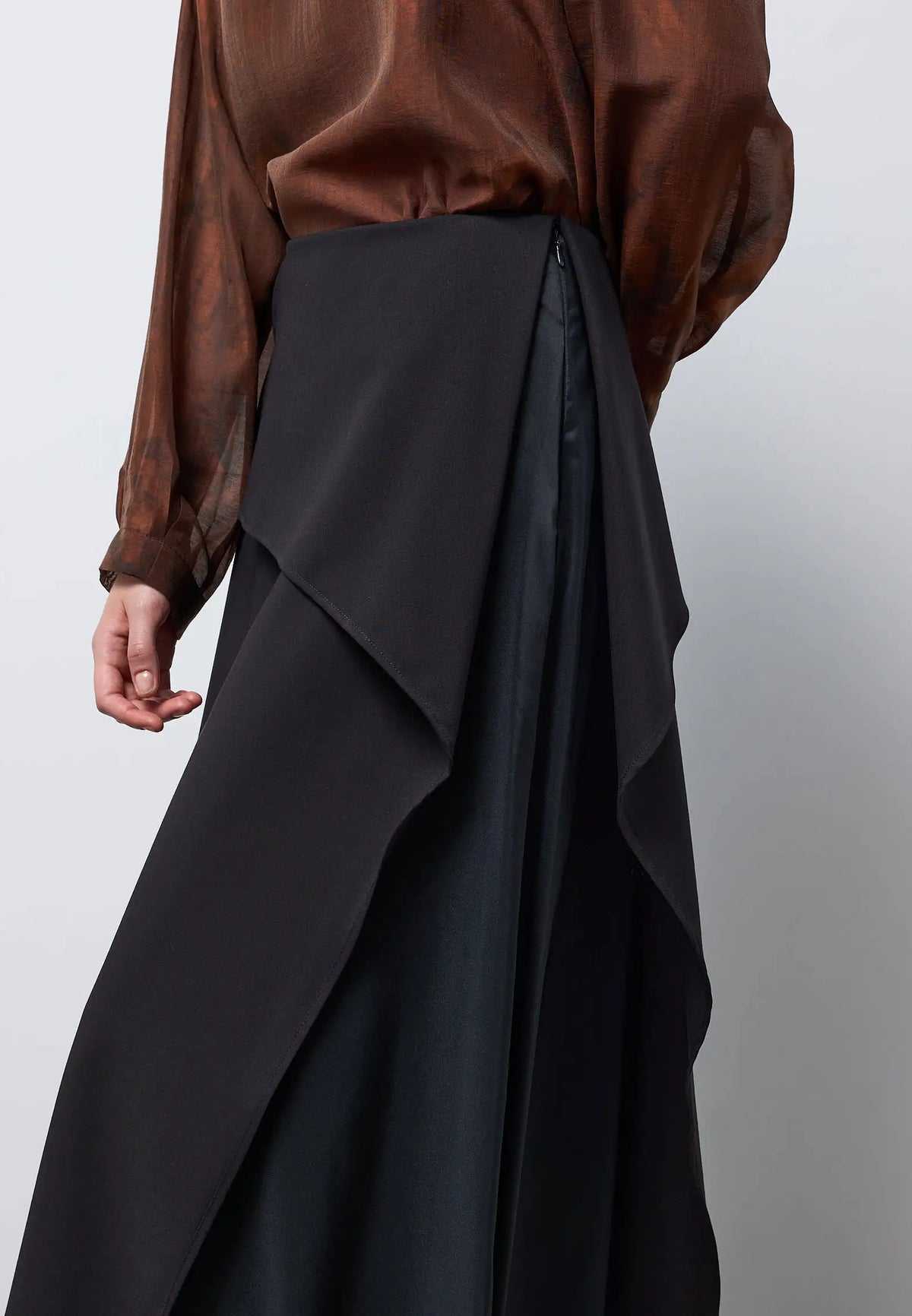 Asymmetric skirt